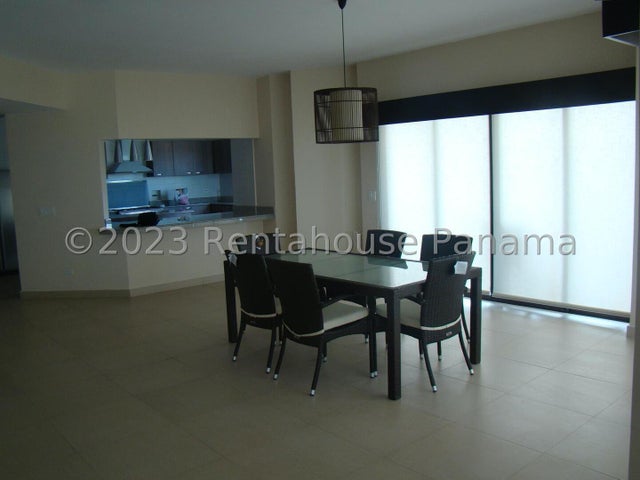 Stunning Beachfront Apartment with Panoramic Views